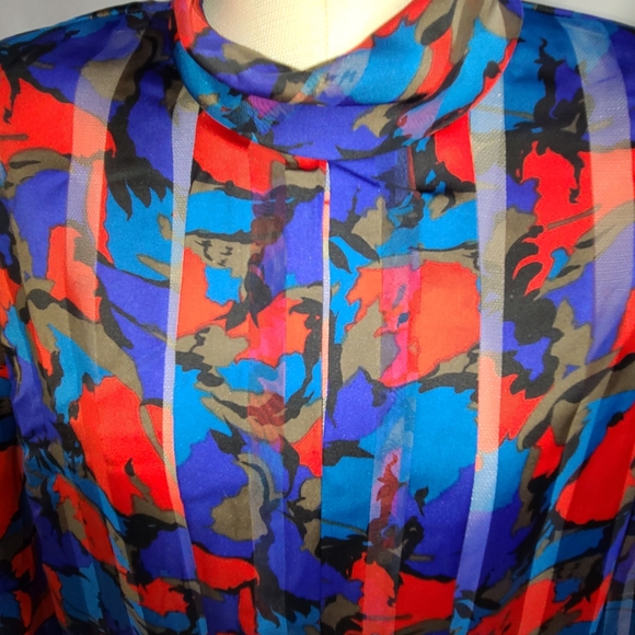 1980's Abstract Stripe turtleneck Blouse - Picture 3 of 16